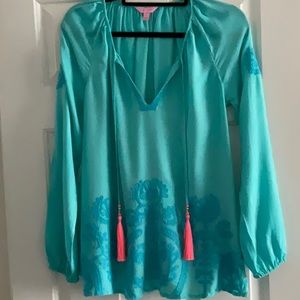 BIG CLOSET CLEANOUT!Lilly Pulitzer Willa Embroidered Blouse.